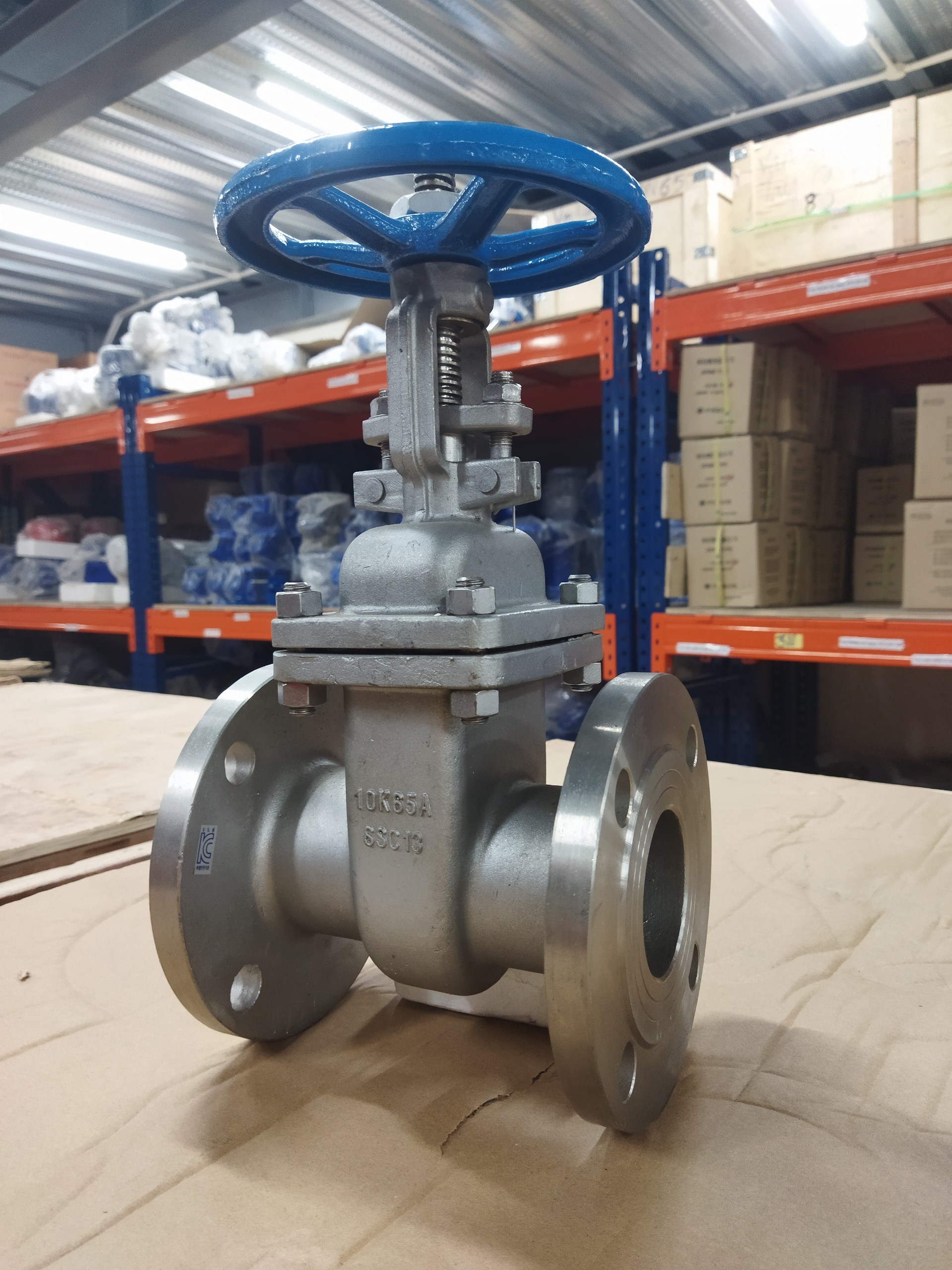 Van cổng chất liệu inox