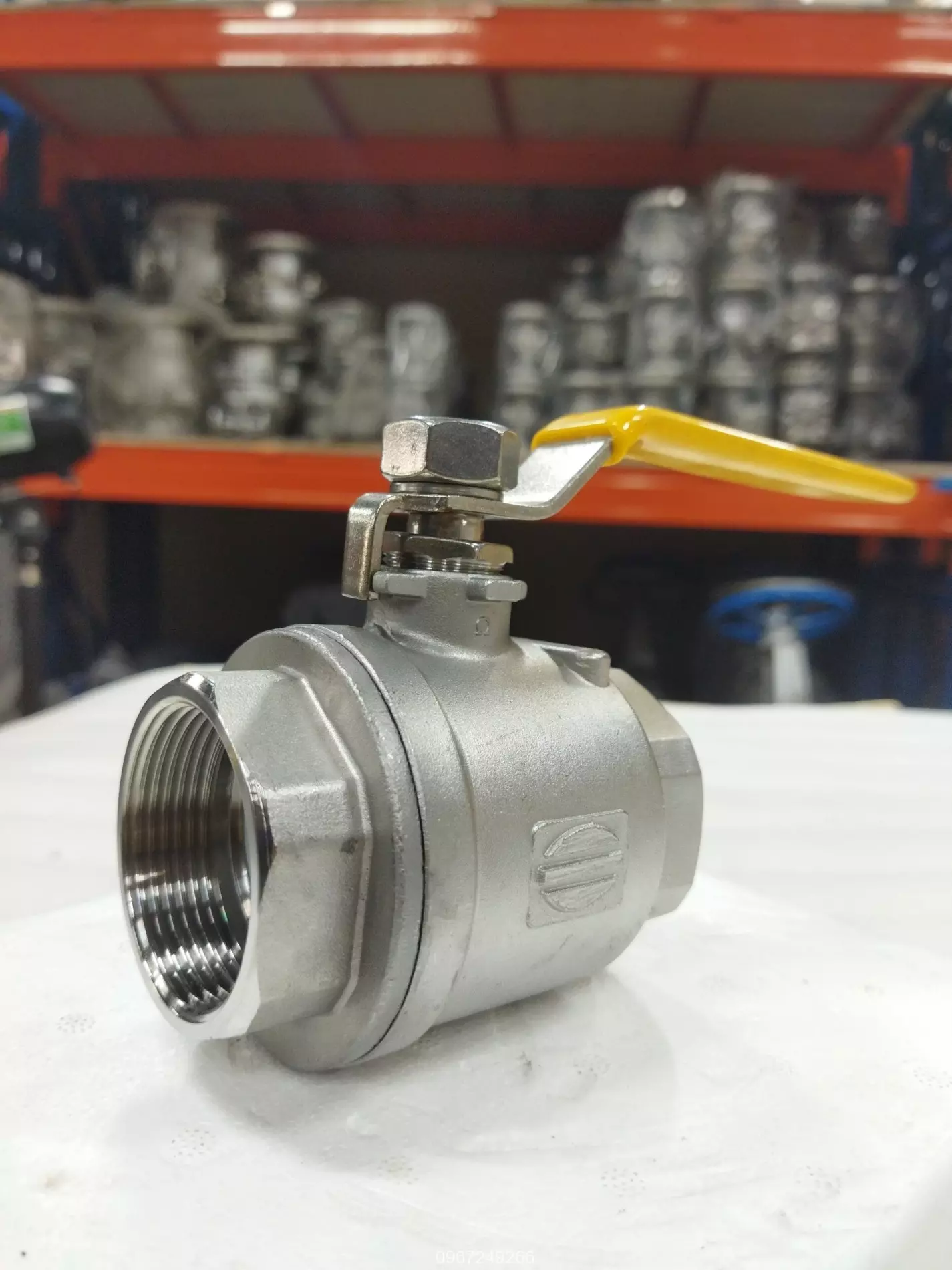 van-bi-tay-gat121 Van bi inox nối ren tay gạt