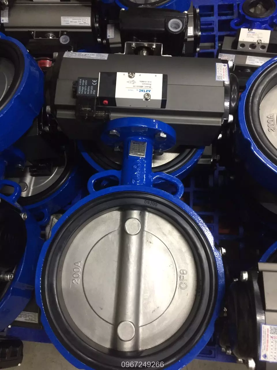 Van bướm thân gang cánh inox đóng mở bằng khí nén tuyến tính